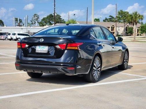 Super Black 2025 Nissan Altima SV