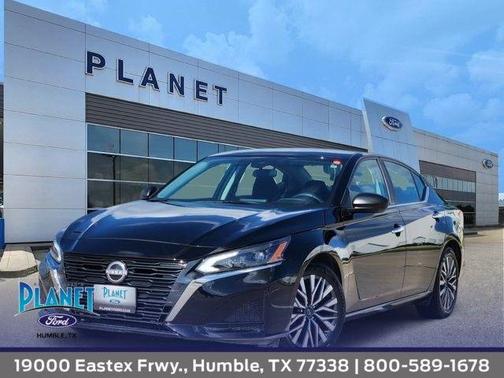 Super Black 2025 Nissan Altima SV