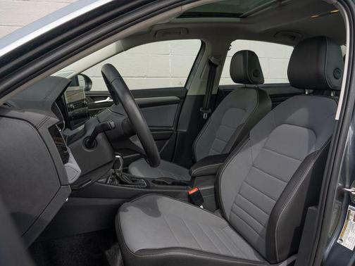 Platinum Gray Metallic 2025 Volkswagen Jetta 1.5T SE
