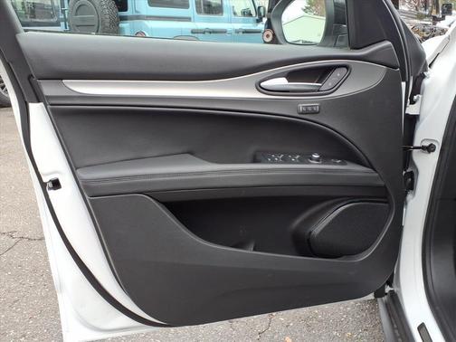 2025 Alfa Romeo Stelvio Sprint AWD