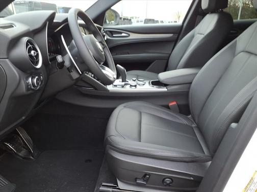 2025 Alfa Romeo Stelvio Sprint AWD
