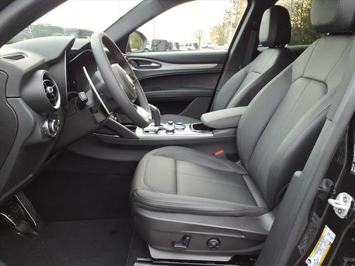 2025 Alfa Romeo Stelvio Sprint AWD