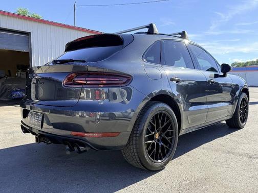Jet Black Metallic 2018 Porsche Macan Macan GTS