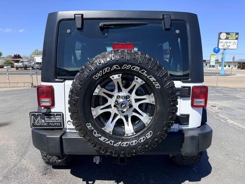 Bright White Clearcoat 2014 Jeep Wrangler Unlimited Sport
