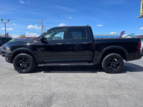 Diamond Black Crystal Pearlcoat 2022 RAM 1500 Classic Warlock Crew Cab 4x4 5'7' Box