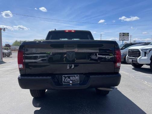Diamond Black Crystal Pearlcoat 2022 RAM 1500 Classic Warlock Crew Cab 4x4 5'7' Box
