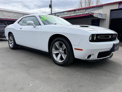 2017 Dodge Challenger SXT