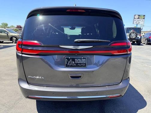 Granite Crystal Metallic Clearcoat 2022 Chrysler Pacifica Touring L