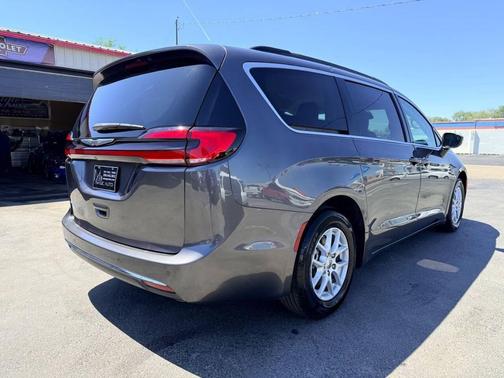 Granite Crystal Metallic Clearcoat 2022 Chrysler Pacifica Touring L