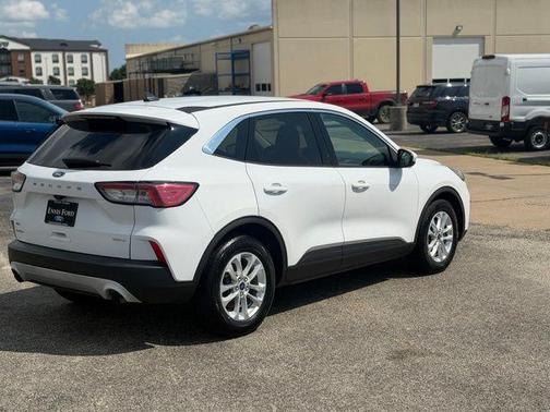 Oxford White 2020 Ford Escape SE