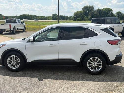 Oxford White 2020 Ford Escape SE