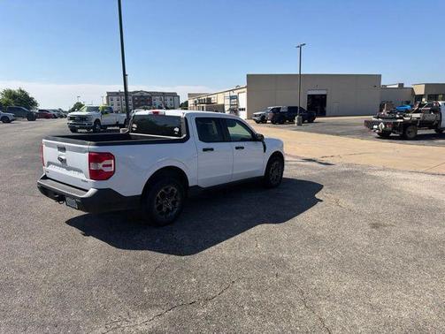 Oxford White 2022 Ford Maverick XLT