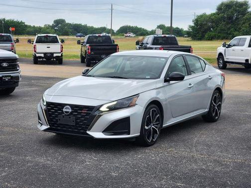 Brilliant Silver Metallic 2023 Nissan Altima 2.5 SR