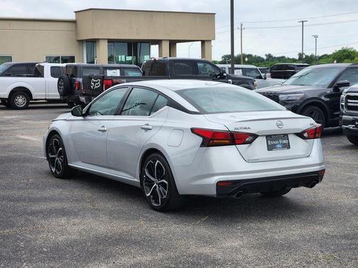 Brilliant Silver Metallic 2023 Nissan Altima 2.5 SR