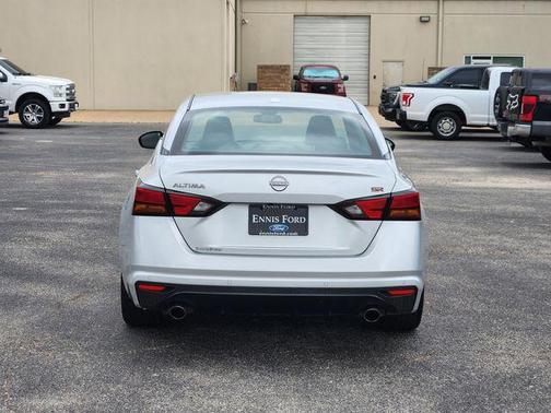 Brilliant Silver Metallic 2023 Nissan Altima 2.5 SR