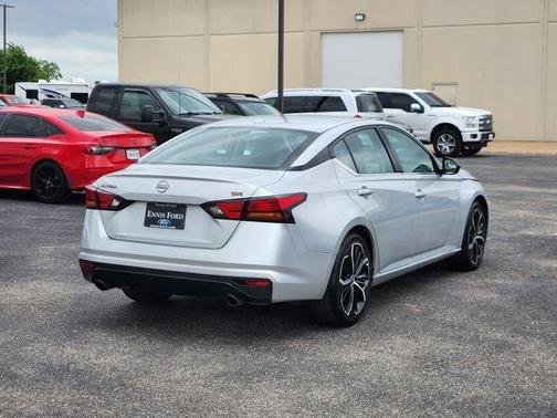 Brilliant Silver Metallic 2023 Nissan Altima 2.5 SR