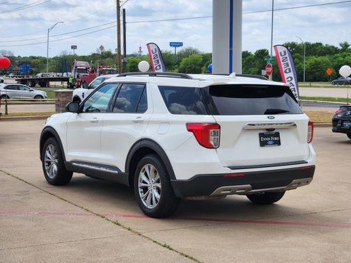 Star White 2022 Ford Explorer XLT