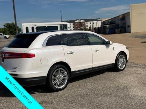 White Platinum Clearcoat Metallic 2018 Lincoln MKT Reserve