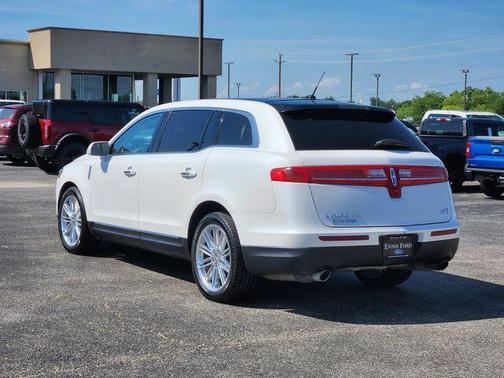 White Platinum Clearcoat Metallic 2018 Lincoln MKT Reserve