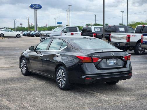 Black 2023 Nissan Altima 2.5 SV
