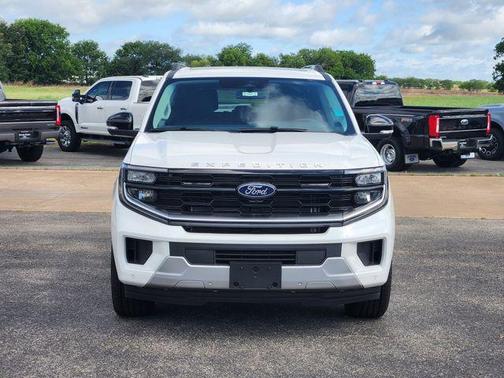 Star White 2026 Ford Expedition Platinum