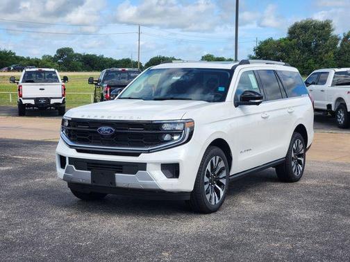 Star White 2026 Ford Expedition Platinum