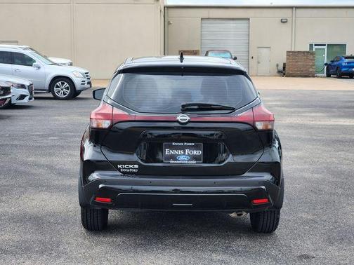 Super Black 2022 Nissan Kicks S