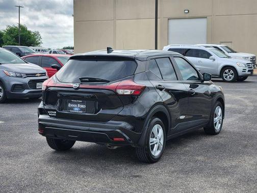 Super Black 2022 Nissan Kicks S