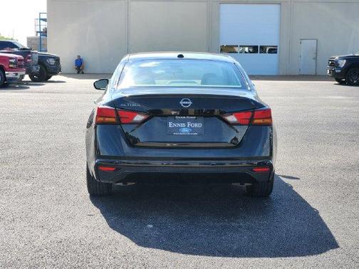 Super Black 2025 Nissan Altima SV
