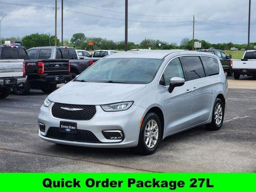 2023 Chrysler Pacifica Touring-L