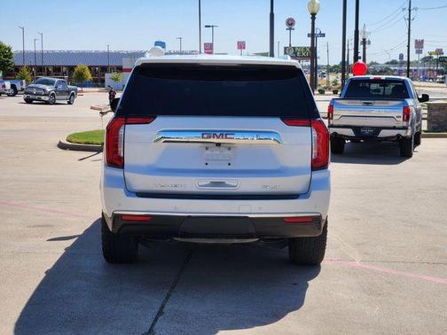 2023 GMC Yukon SLT