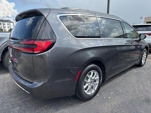 2022 Chrysler Pacifica Touring-L