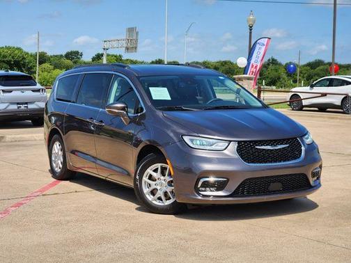 2022 Chrysler Pacifica Touring-L