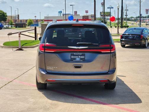2022 Chrysler Pacifica Touring-L
