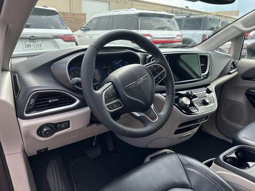 2022 Chrysler Pacifica Touring-L