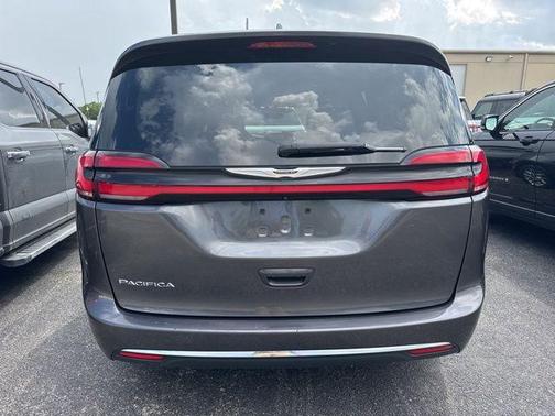 2022 Chrysler Pacifica Touring-L