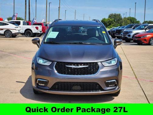 2022 Chrysler Pacifica Touring-L