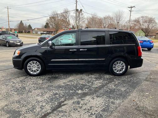 2013 Chrysler Town & Country Limited