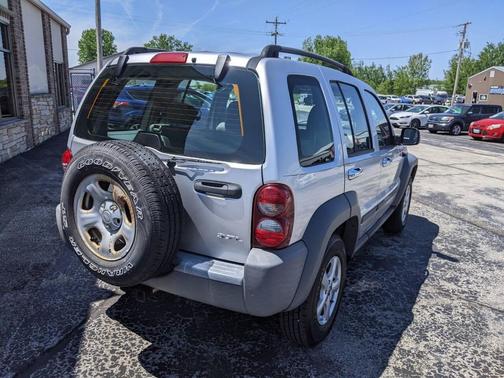 Bright Silver Metallic Clearcoat 2006 Jeep Liberty Sport