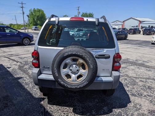Bright Silver Metallic Clearcoat 2006 Jeep Liberty Sport