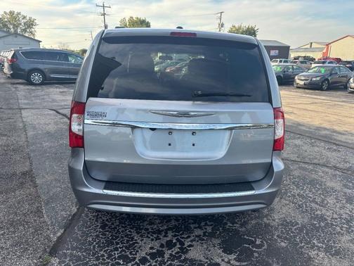 2013 Chrysler Town & Country Touring