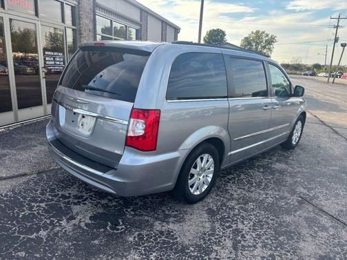 2013 Chrysler Town & Country Touring