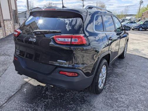 Brilliant Black Crystal Pearlcoat 2016 Jeep Cherokee Latitude