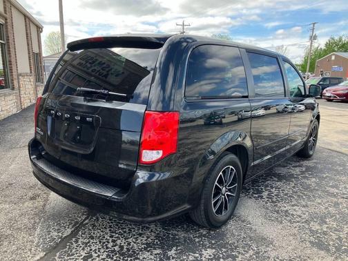 Black Onyx Crystal Pearlcoat 2017 Dodge Grand Caravan SE