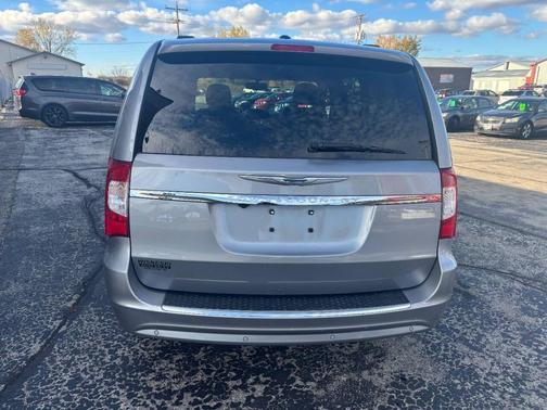 2013 Chrysler Town & Country Touring-L