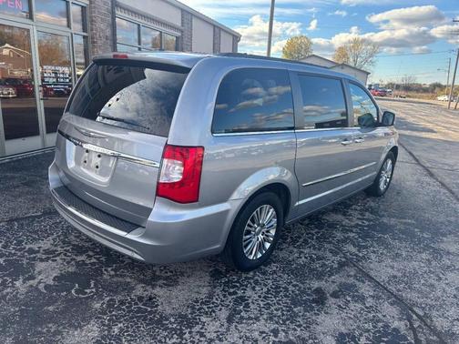 2013 Chrysler Town & Country Touring-L