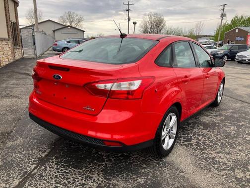 Red 2014 Ford Focus SE