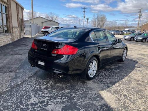 2015 INFINITI Q40 Base
