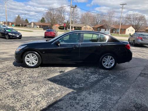 2015 INFINITI Q40 Base