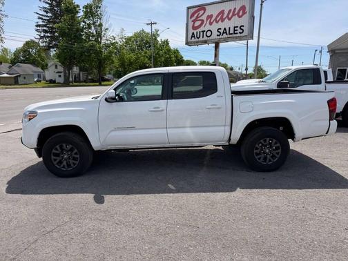 Ice Cap 2023 Toyota Tacoma SR5